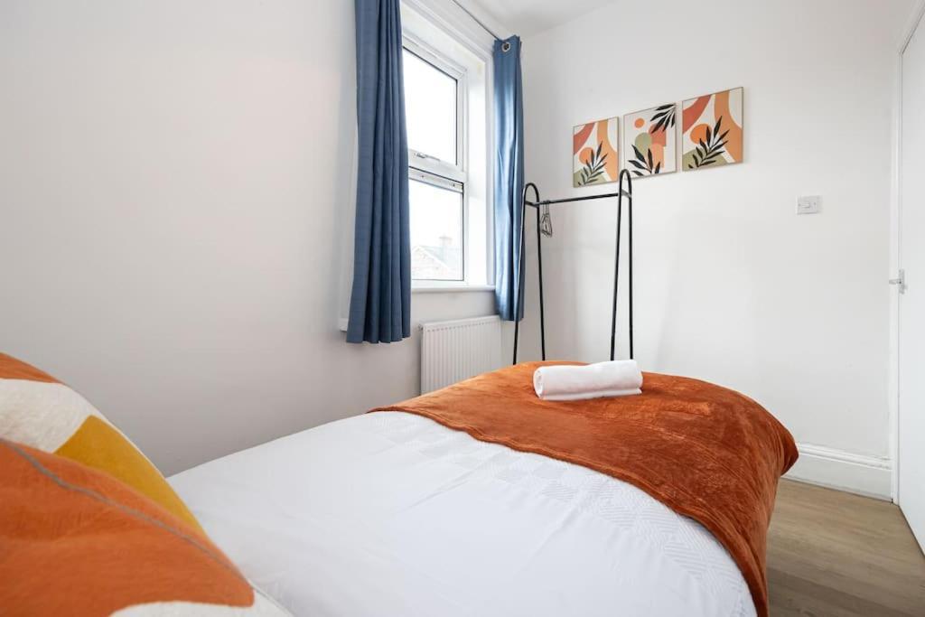 Bright & Modern 3 Bedroom Old Trafford Home Манчестер Екстер'єр фото