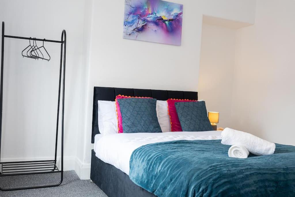 Bright & Modern 3 Bedroom Old Trafford Home Манчестер Екстер'єр фото