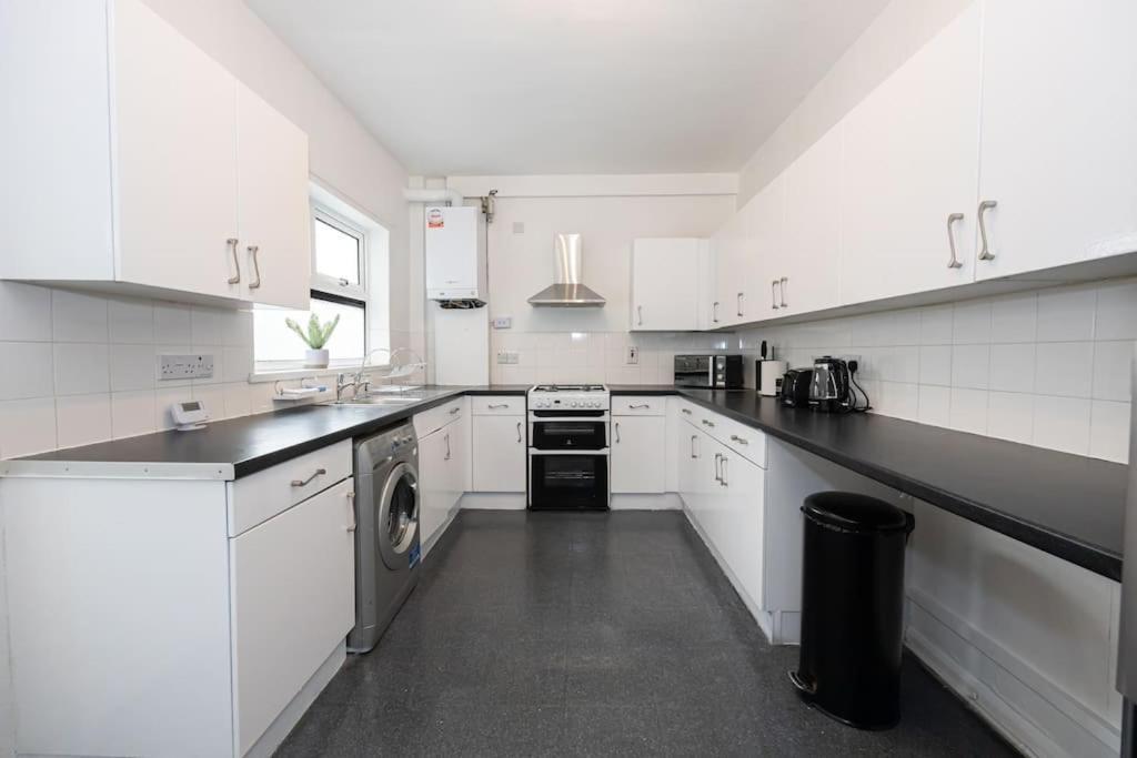 Bright & Modern 3 Bedroom Old Trafford Home Манчестер Екстер'єр фото