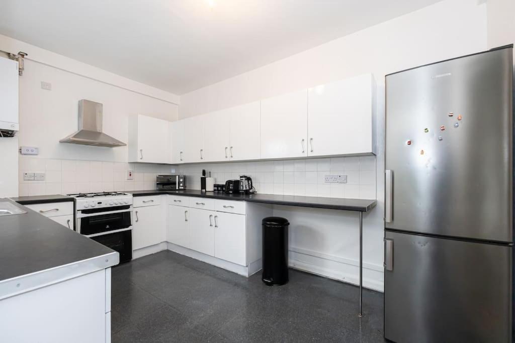 Bright & Modern 3 Bedroom Old Trafford Home Манчестер Екстер'єр фото