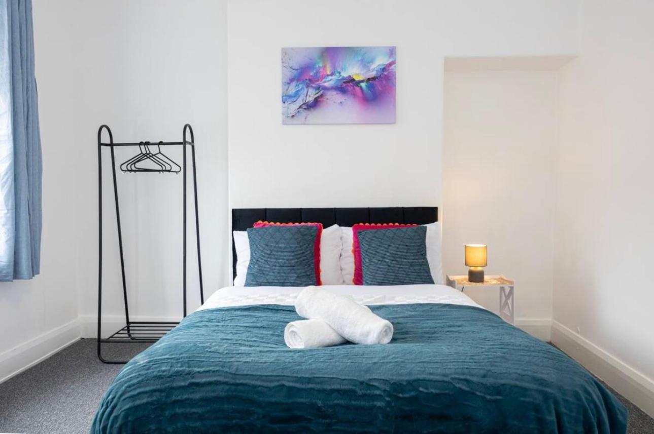 Bright & Modern 3 Bedroom Old Trafford Home Манчестер Екстер'єр фото