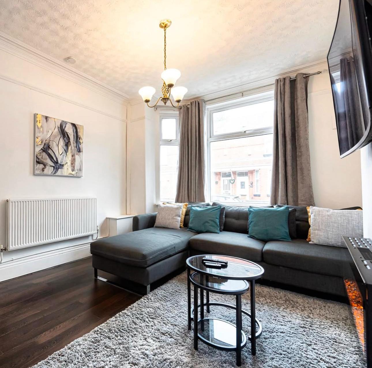 Bright & Modern 3 Bedroom Old Trafford Home Манчестер Екстер'єр фото